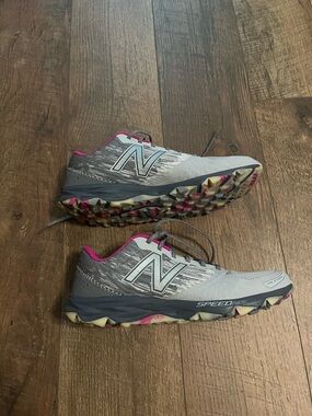 New Balance 690V2 Women's Gray and Pink Trail Running Shoes